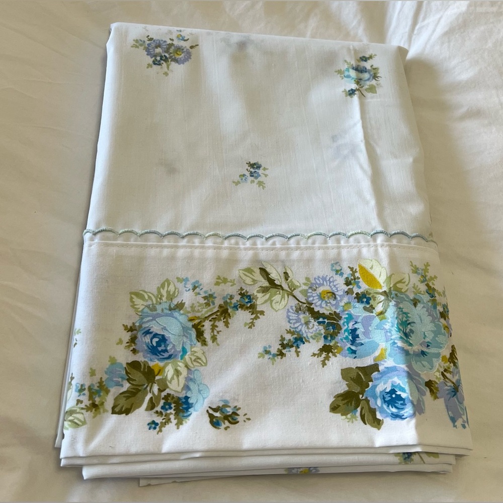 Vintage Springmaid (?) Double Full Blue Floral Flat Bedsheet Flowers Roses | EUC